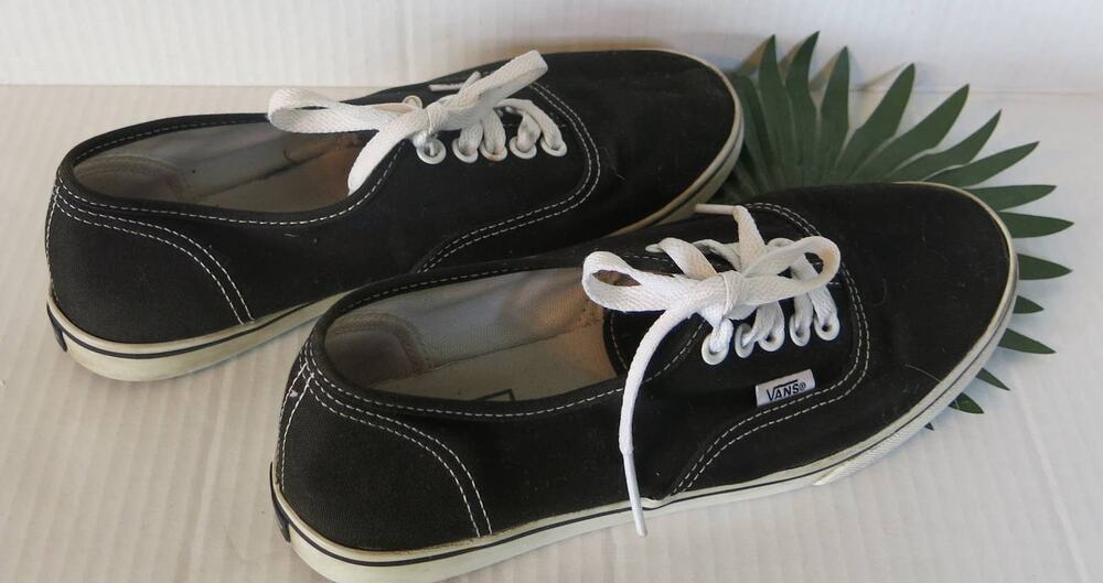 VANS OFF THE WALL Lace Up Sneakers Size 7 Women Low Top Black Classic Skater
